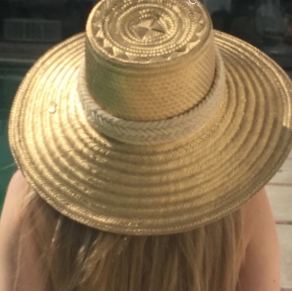NWT Beautiful and unique hat